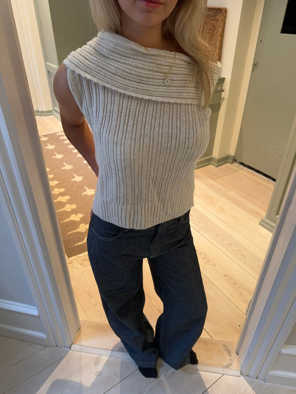 OFF SHOULDER KNITTED VEST